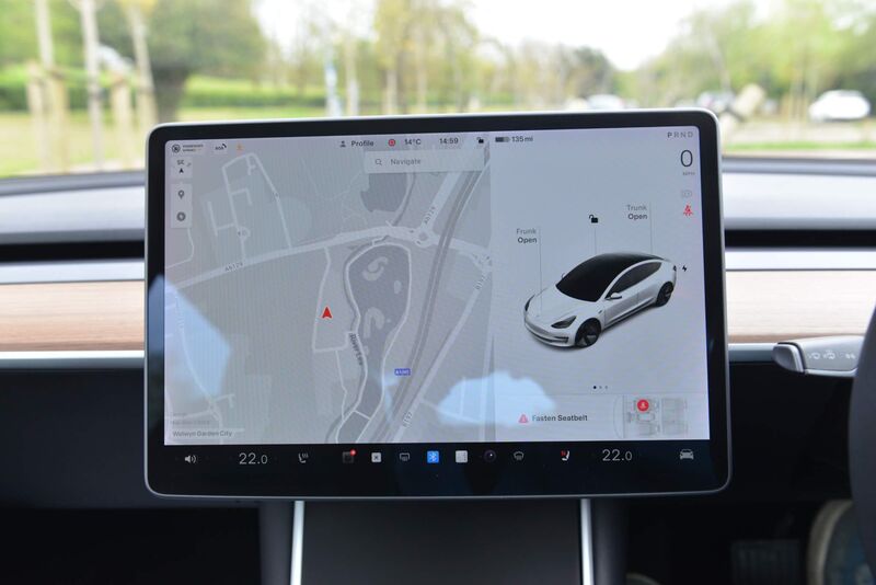 TESLA MODEL 3