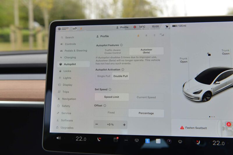 TESLA MODEL 3