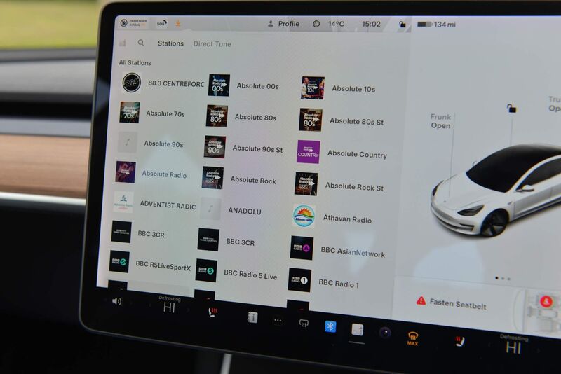 TESLA MODEL 3