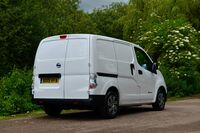 NISSAN E-NV200