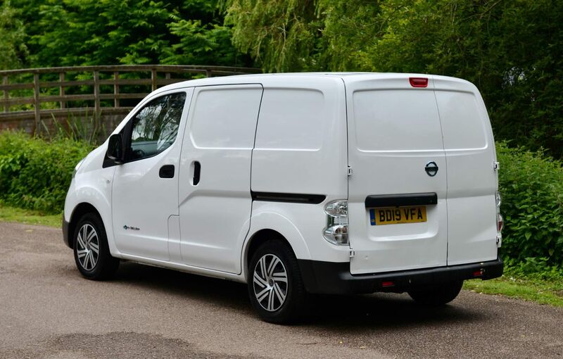 NISSAN E-NV200
