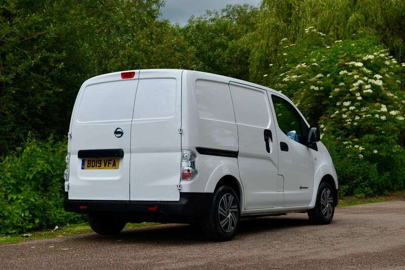 NISSAN E-NV200