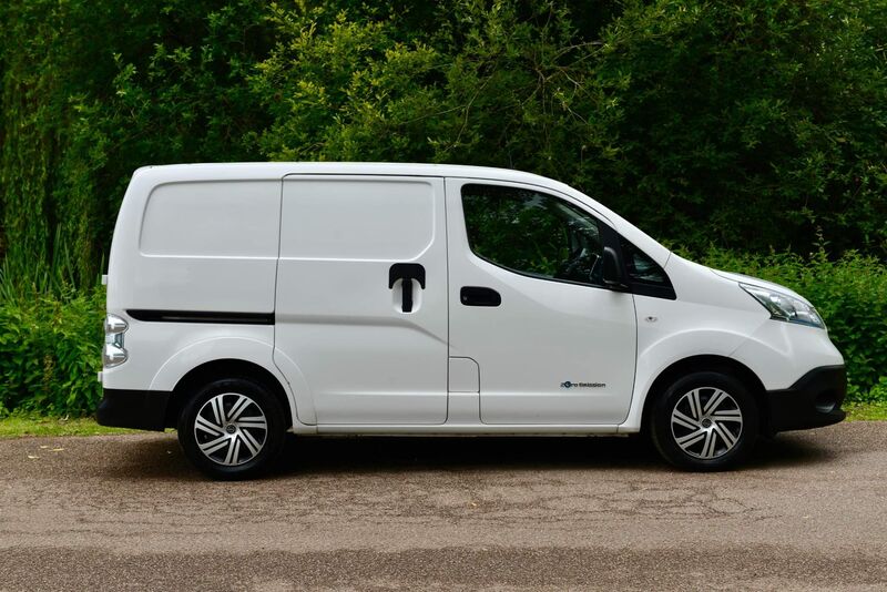 NISSAN E-NV200