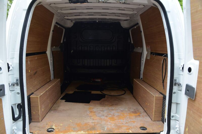 NISSAN E-NV200