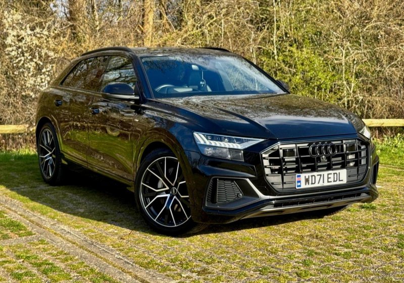 AUDI Q8