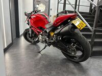 DUCATI MONSTER 696