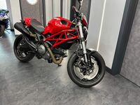 DUCATI MONSTER 696