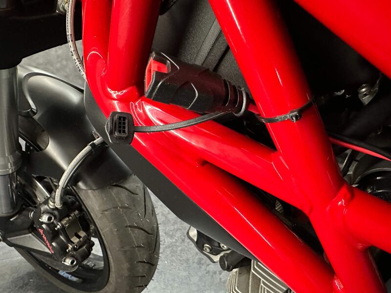 DUCATI MONSTER 696
