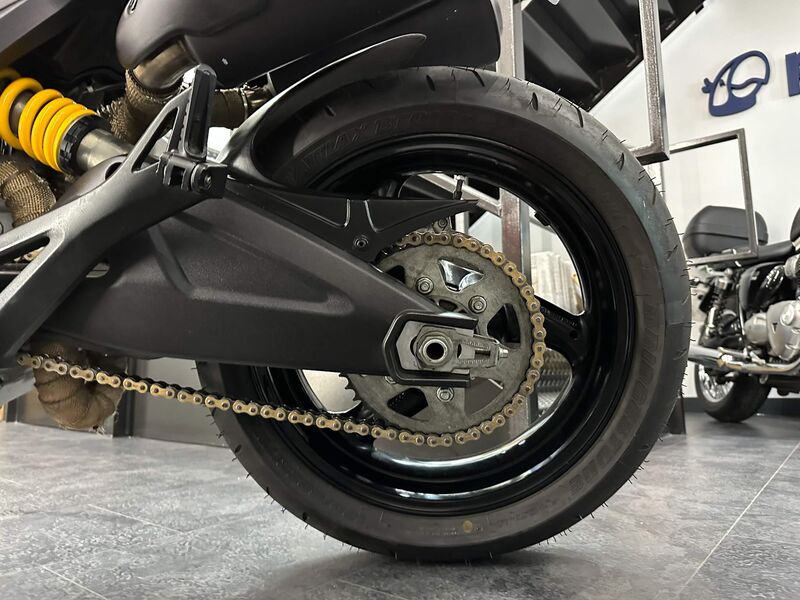 DUCATI MONSTER 696
