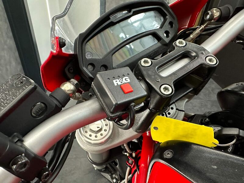 DUCATI MONSTER 696