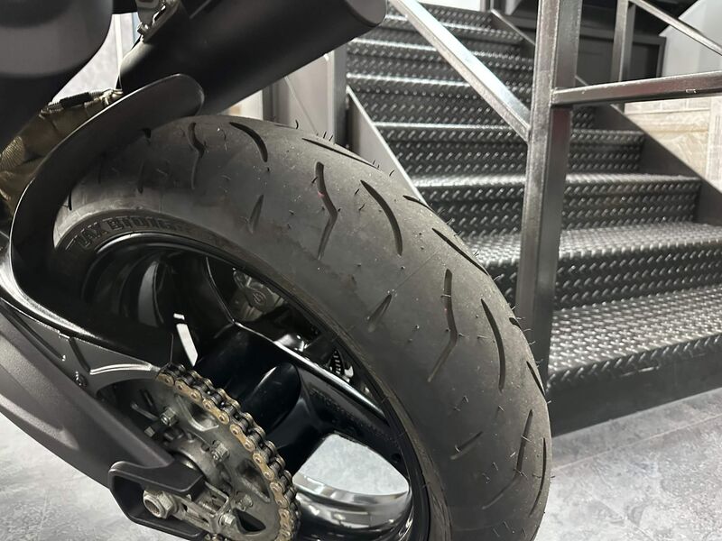 DUCATI MONSTER 696